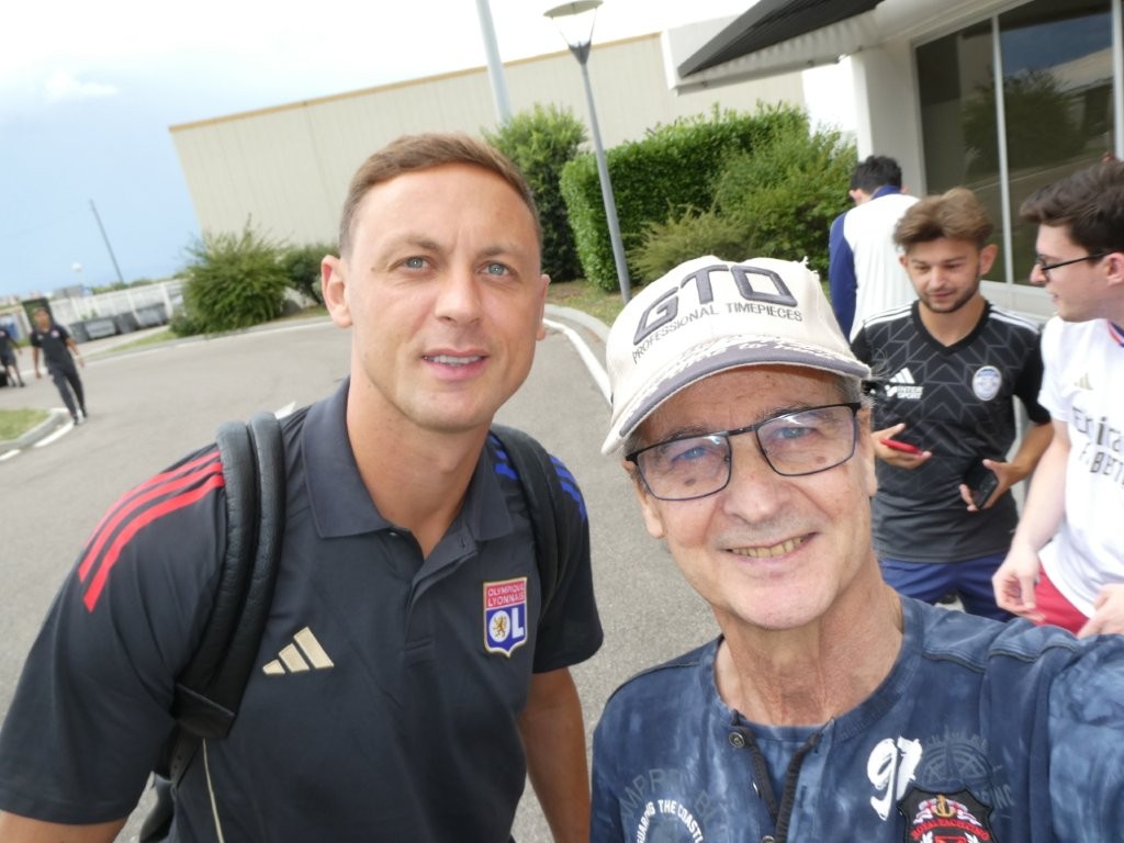 Lire la suite à propos de l’article MERCATO  » ETE  » 2025/2026 de L&rsquo;OL.