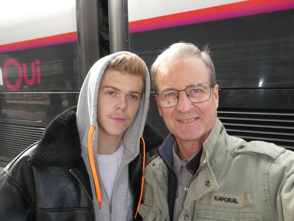 Lire la suite à propos de l’article CHARLES DORE A LYON.